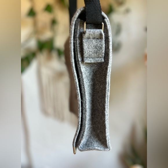 Handmade Felt Crossbody Bag German Black Forest Hat Embroidery, Bollenhut Purse - Picture 5 of 11